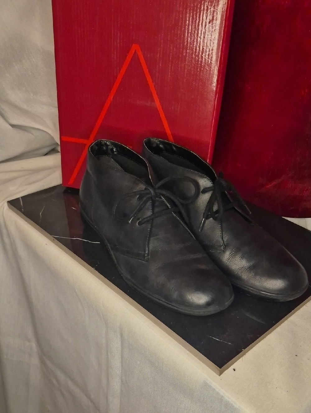 WS29- Women's Black Leather Lace-Up Low Top Boots- sz 8.5
